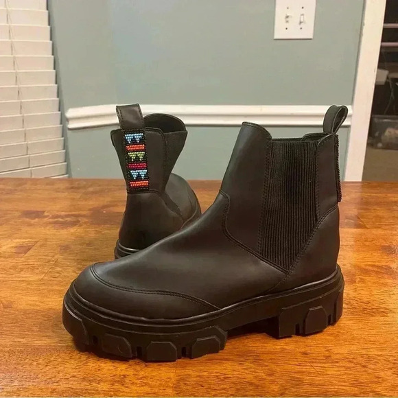 Farm Rio Anthropologie Lug Sole Chelsea Boot black size 10